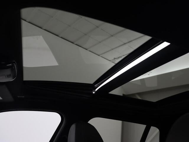 BMW 3-SERIE 330e xDrive Luxury Line | Panoramadak | Adaptive cruise | Stoelverwarming | Leder | Sportstoelen | Trekhaak | Sfeerverlichting | Live Cockpit | Carplay | Memory | PHEV | Plug In