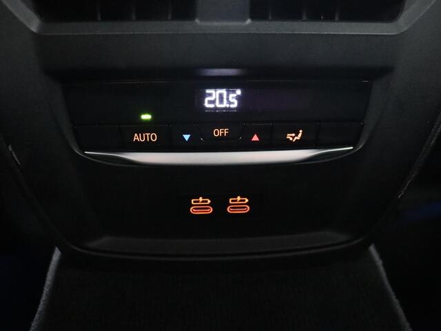 BMW 3-SERIE 330e xDrive Luxury Line | Panoramadak | Adaptive cruise | Stoelverwarming | Leder | Sportstoelen | Trekhaak | Sfeerverlichting | Live Cockpit | Carplay | Memory | PHEV | Plug In
