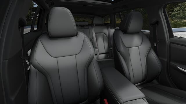 BMW 3-SERIE Touring 330e M Sport Automaat / Panoramadak / Trekhaak / Sportstoelen / Active Cruise Control / Adaptieve LED / Parking Assistant Plus / Comfort Access