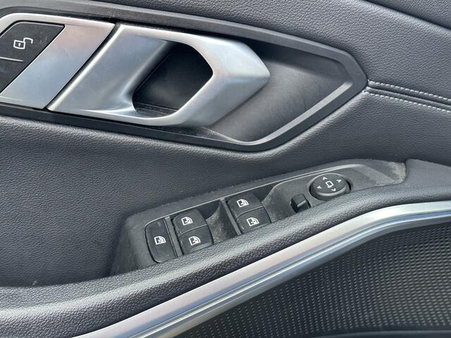 BMW 3-SERIE Touring 330e High Executive M-pakket/Panoramadak/Navigatie/Leder