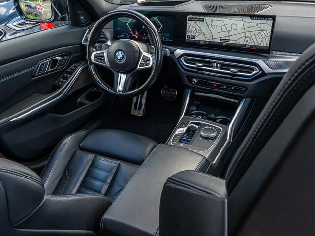 BMW 3-SERIE Touring 330e M-Sport PANO HUD HARMAN KARDON ELEK STOEL MET MEMORY CAMERA BOMVOL!!