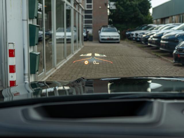 BMW 3-SERIE Touring 330e M-Sport PANO HUD HARMAN KARDON ELEK STOEL MET MEMORY CAMERA BOMVOL!!
