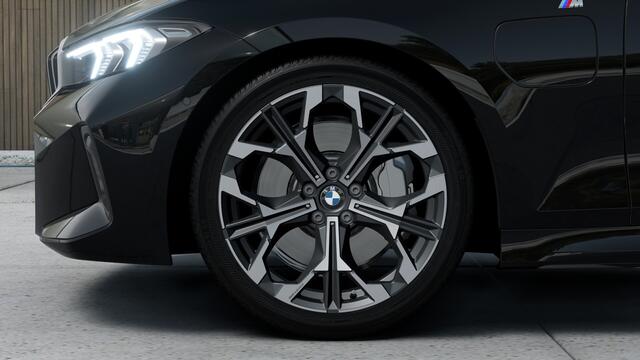 BMW 3-SERIE 330e M Sport Automaat / Schuif-kanteldak / Trekhaak / Sportstoelen / Achteruitrijcamera / Comfort Access / Parking Assistant / Stoelverwarming