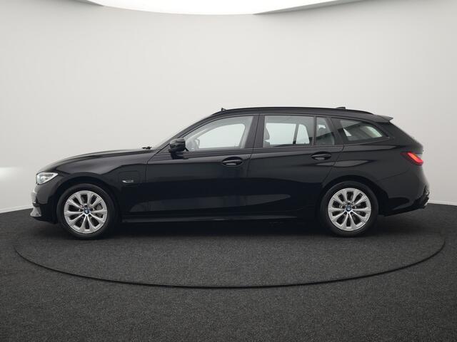 BMW 3-SERIE Touring 330e xDrive Business Edition Plus Plug In Hybrid 293pk Dealer O.H PHEV | Panodak | Head Up | Cruise Control | Lederen Sportstoelen | Apple Carplay | Navigatie | DAB |