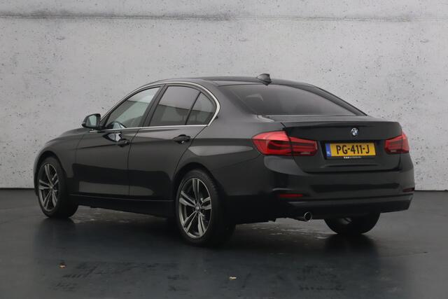 BMW 3-SERIE 318i Executive | Climate control | LED koplampen | Cruise control | Parkeersensoren | Navigatie