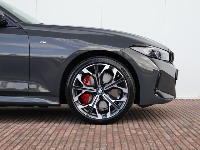 BMW 3-SERIE Touring 330e M Sportpakket Pro/ Stuurwiel verwarmd/ Comfort Access/ panoramadak/ Stoelverwarming/ Elektrische Trekhaak/ Active Cruise Control