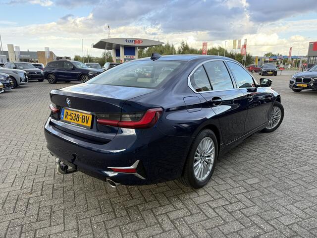 BMW 3-SERIE 318i 156 PK Luxury Line Leder Wegklapbare Trekhaak LED HiFi pakket PDC