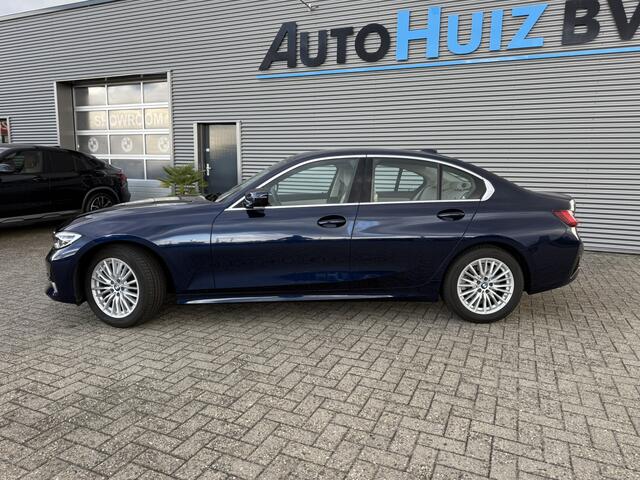 BMW 3-SERIE 318i 156 PK Luxury Line Leder Wegklapbare Trekhaak LED HiFi pakket PDC