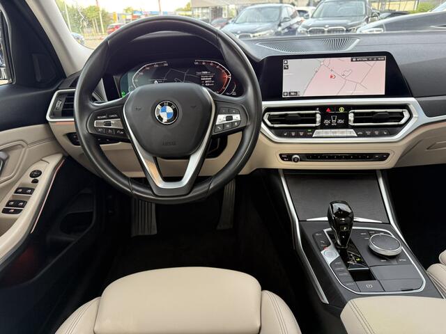 BMW 3-SERIE 318i 156 PK Luxury Line Leder Wegklapbare Trekhaak LED HiFi pakket PDC