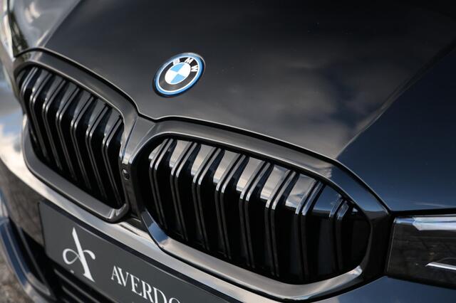 BMW 3-SERIE Touring 320e Executive LCI NAP/Sportstoelen/Leder/Curved Display