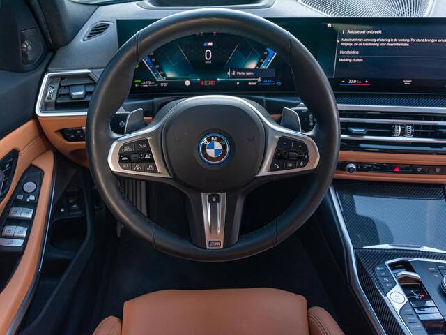BMW 3-SERIE Touring 330e Trekhaak | Schuif-/kantel dak | Adapt. Cruise | Stoelverwarming | Harman Kardon | 360 Camera