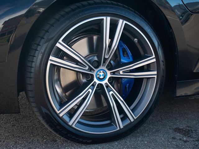 BMW 3-SERIE Touring 330e Trekhaak | Schuif-/kantel dak | Adapt. Cruise | Stoelverwarming | Harman Kardon | 360 Camera