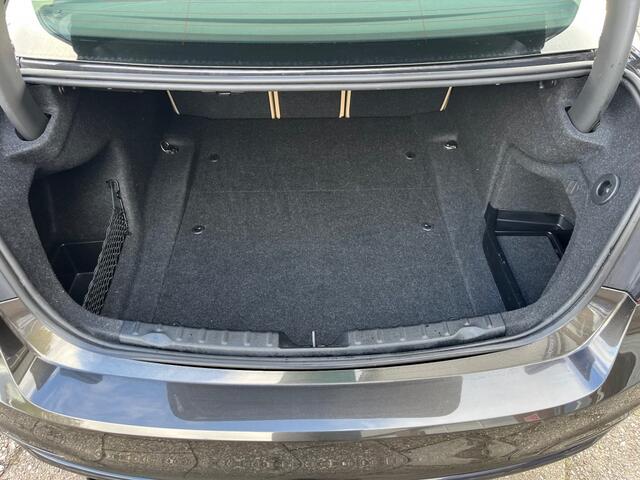 BMW 3-SERIE 318I EDITION LU.L EXEC.