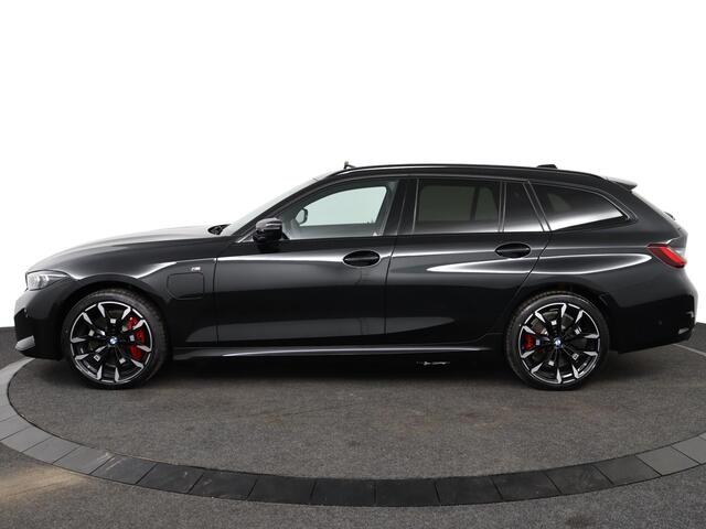 BMW 3-SERIE Touring 330e xDrive M Sportpakket Pro | Trekhaak | Panoramadak | Harman Kardon | Active Cruise Control | Comfort Access