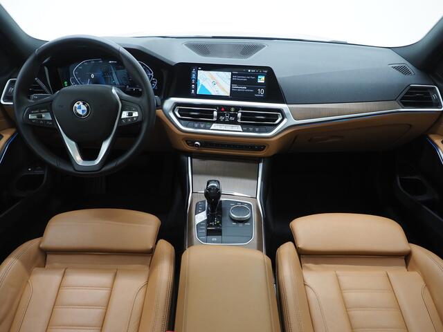 BMW 3-SERIE Touring 330e | Panoramadak | 360 | Head Up | Sportstoelen | Leder | DAB | Carplay