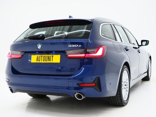 BMW 3-SERIE Touring 330e | Panoramadak | 360 | Head Up | Sportstoelen | Leder | DAB | Carplay
