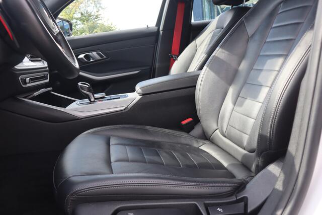 BMW 3-SERIE 320i High Executive Edition | HUD | Stoelverwarming | Automaat