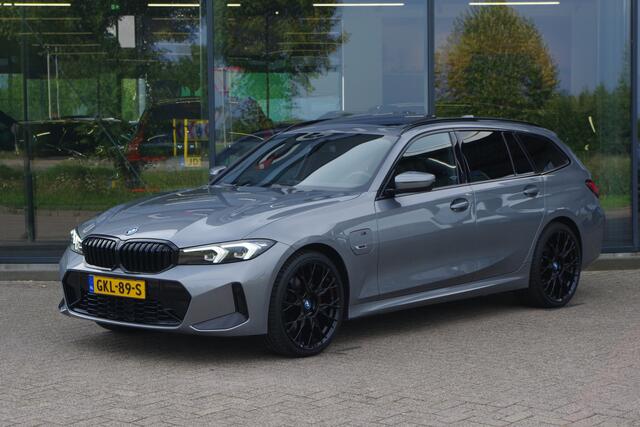 BMW 3-SERIE Touring 320e M-Sport 204 PK PHEV, Panoramadak, Camera, Memory, Head-Up