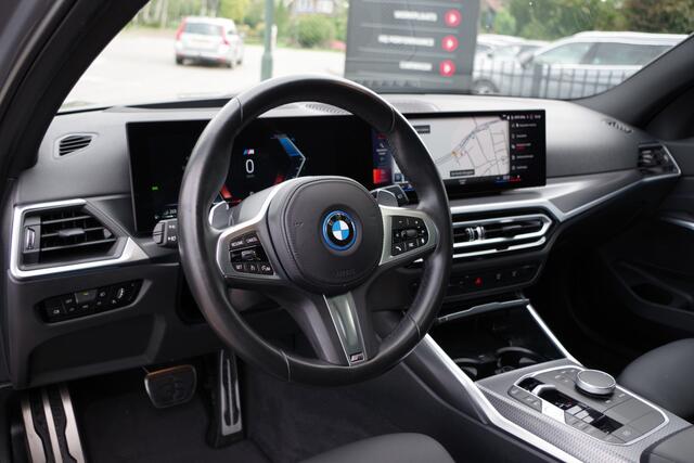 BMW 3-SERIE Touring 320e M-Sport 204 PK PHEV, Panoramadak, Camera, Memory, Head-Up