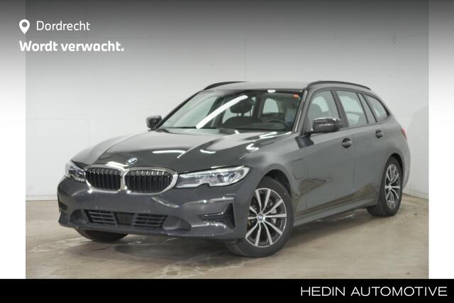 BMW 3-SERIE 330e Touring | Harman Kardon | Head-Up | Active Cruise Controle | Laser | Stoelverwarming | Individual Metallic