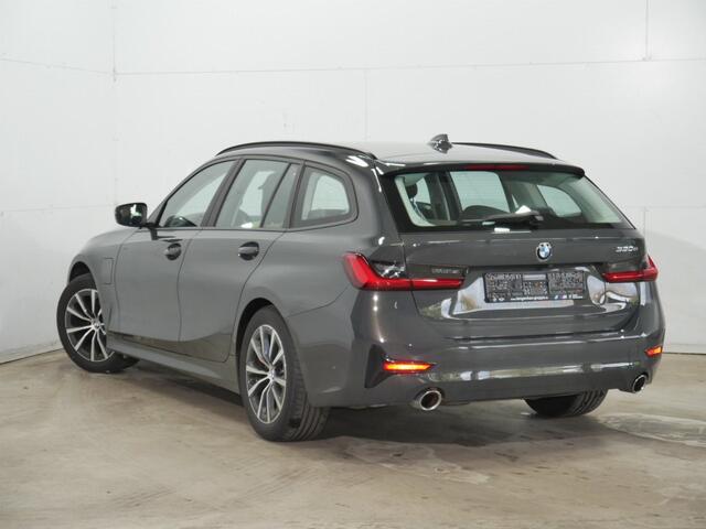 BMW 3-SERIE 330e Touring | Harman Kardon | Head-Up | Active Cruise Controle | Laser | Stoelverwarming | Individual Metallic