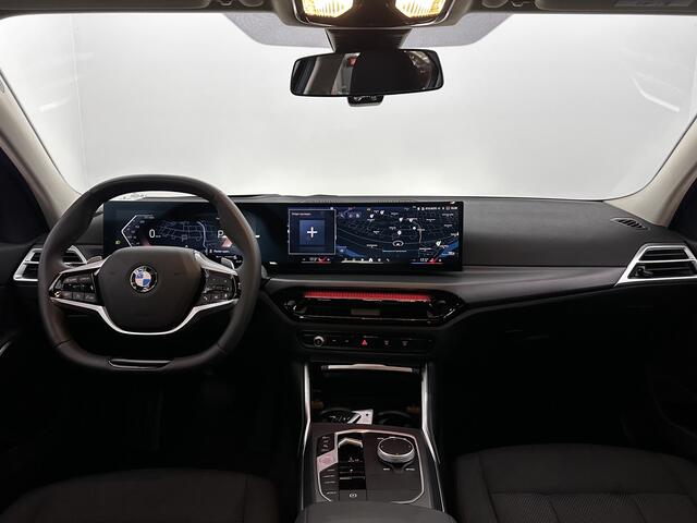 BMW 3-SERIE 318i Navi, Clima, Head Up, Nieuwstaat