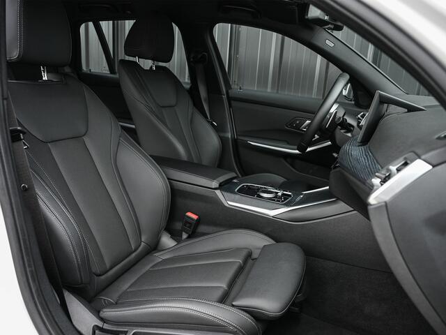 BMW 3-SERIE Touring 330e xDrive M-SPORT | FACELIFT | ACCU 19,5 kWh | ACTIVE CRUISE | ELEKTR. TREKHAAK | HIFI AUDIO | SHADOW LINE | CAMERA | FULL-LED | STUUR- EN STOELVERWARMING