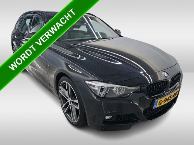 BMW 3-SERIE Touring 318i M Sport Automaat Corporate / Panoramadak / Leder-sport / Pdc.+Camera / Navigatie / M-Sport plus - Parking - Media Pack