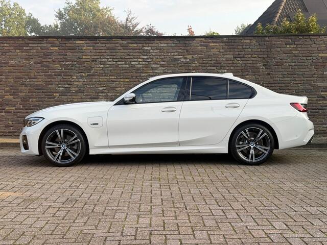 BMW 3-SERIE 320E M-Sport Panodak 19 Inch Keyless