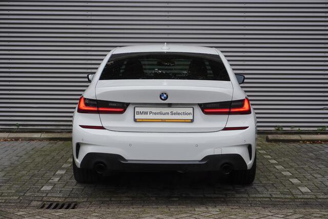 BMW 3-SERIE 318i Model M Sport | Comfort Access | Driving Assistant | HiFi System | Trekhaak met elektrisch wegklapbare kogel | Achteruitrijcamera | Extra getint glas achter