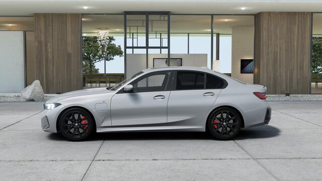 BMW 3-SERIE 330e High Executive M Sport Automaat / Schuif-kanteldak / Sportstoelen / Adaptieve LED / Parking Assistant Plus / Live Cockpit Professional / Stoelverwarming / Comfort Access