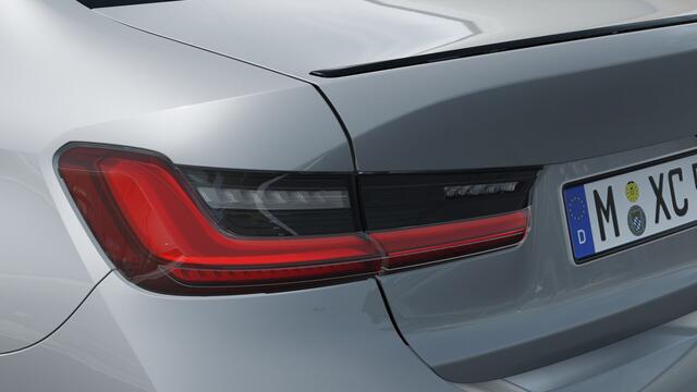 BMW 3-SERIE 330e High Executive M Sport Automaat / Schuif-kanteldak / Sportstoelen / Adaptieve LED / Parking Assistant Plus / Live Cockpit Professional / Stoelverwarming / Comfort Access