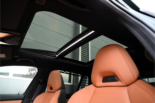 BMW 3-SERIE Touring 320e / M-SPORT / PANO / M-PERF SEATS / CARBON / HARMAN KARDON / MEMORY / HUD / OXFORDGREEN / 20"