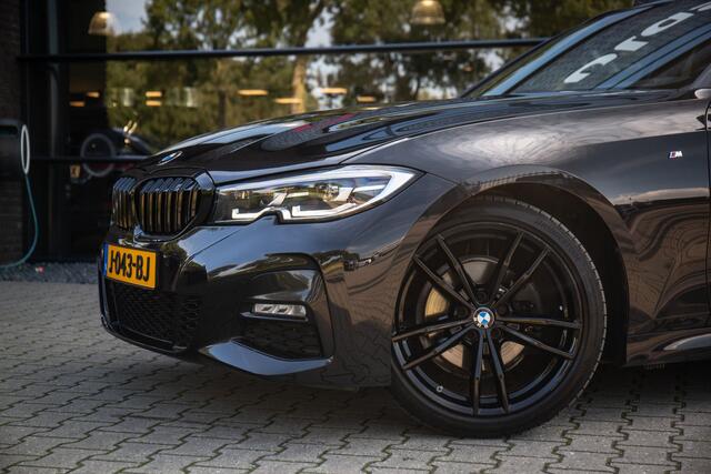 BMW 3-SERIE Touring 320i High Executive Edition M-Sport , Panoramadak, Leer, Harman/Kardon,