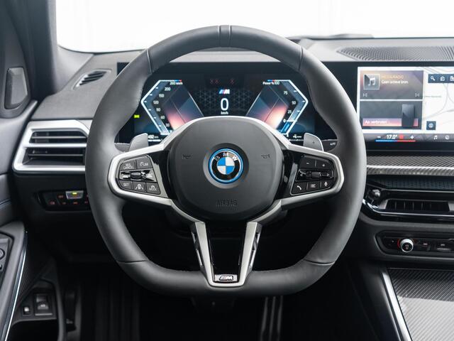 BMW 3-SERIE Sedan 330e | M Sportpakket Pro | Innovation Pack | Verwarmd Stuurwiel | Comfort Access | Schuif-/kanteldak | Trekhaak