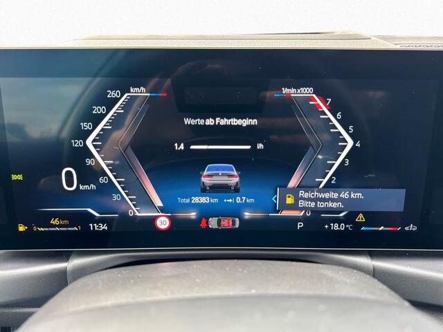 BMW 3-SERIE 330iA M-SPORT Pro ** LED, LC Prof, SCHUIF/KANTEL, ACC, 19-inch LMV, HuD, TREKH ** ¤ 23.650,= onder NP - 1e EIG - UNFALLFREI ** ** INFORMEER OOK NAAR ONZE AANTREKKELIJKE FINANCIAL-LEASE TARIEVEN **