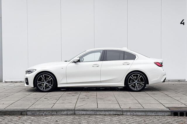 BMW 3-SERIE Sedan 320i High Executive M-Sport / Head Up Display / Getinte Ramen / Active Cruise Controle / Elektrisch verstelbare stoelen / Stoelverwarming / Adaptief Onderstel / Comfort Acces / Driving Assistant / Laser Light