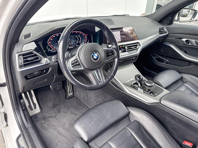 BMW 3-SERIE Sedan 320i High Executive M-Sport / Head Up Display / Getinte Ramen / Active Cruise Controle / Elektrisch verstelbare stoelen / Stoelverwarming / Adaptief Onderstel / Comfort Acces / Driving Assistant / Laser Light