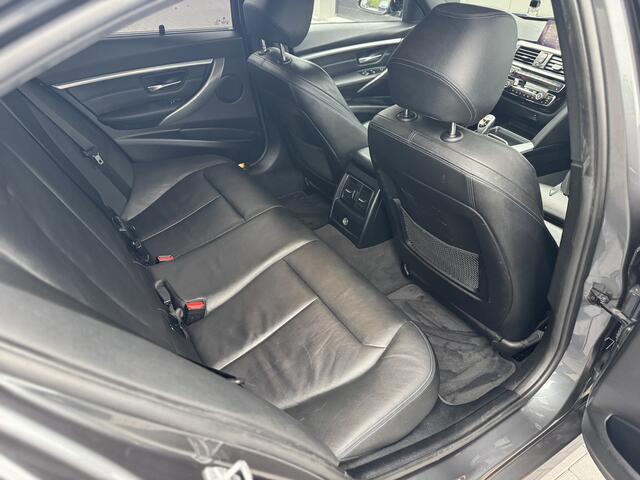 BMW 3-SERIE 320i M Sport High Executive | Leder | 19" | HiFi Audio | Virtual Cockpit | Camera