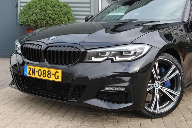 BMW 3-SERIE 330d High Exe | M Sport | Panodak | Sfeerverl | HUD | LED | Navi | CarPlay | ECC | PDC | Cruise | Leder | LMV19'' | El.Trekhaak | Zeer nette