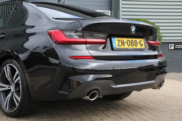 BMW 3-SERIE 330d High Exe | M Sport | Panodak | Sfeerverl | HUD | LED | Navi | CarPlay | ECC | PDC | Cruise | Leder | LMV19'' | El.Trekhaak | Zeer nette