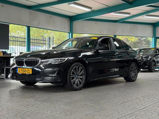 BMW 3-SERIE 318i Sedan Business Edition Automaat - Digitaal Cockpit, Carplay