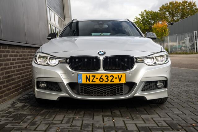 BMW 3-SERIE Touring 330i 252 pk Centennial High Executive M-Sportpakket / NL-Auto/ Pano-Dak/ Keyless/ Head-Up/ 360-Camera/ Sport-Stoelen/ Stoel.Verw/ Led-Xenon/ 19'' LMV