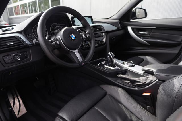 BMW 3-SERIE Touring 330i 252 pk Centennial High Executive M-Sportpakket / NL-Auto/ Pano-Dak/ Keyless/ Head-Up/ 360-Camera/ Sport-Stoelen/ Stoel.Verw/ Led-Xenon/ 19'' LMV