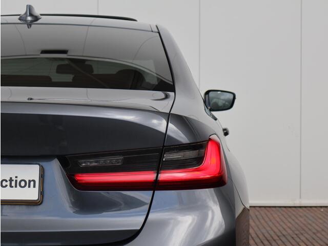 BMW 3-SERIE 318i High Executive Edition Stuurwielverwarming/ Head-Up/ Harman-Kardon/ Stoelverwarming/ Achteruitrijcamera/ Sportstoelen/ Panoramadak