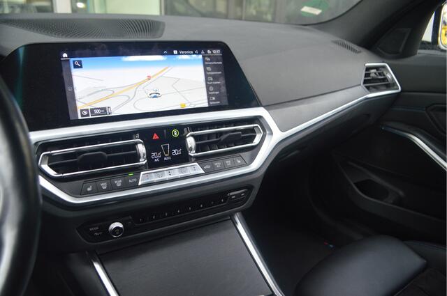 BMW 3-SERIE Touring 320e xDrive High Executive M Sport Automaat / Laserlight / Head-Up display / Comfort Acces / ACC / 18"LM-velgen