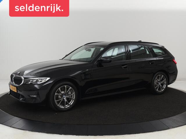 BMW 3-SERIE 330e Sport Line | Stoelverwarming | Carplay | Sportstoelen | Half leder | Camera | Navigatie | Live Cockpit | DAB | Full LED | Park Assist | Navigatie | Climate control | PHEV | Plug In