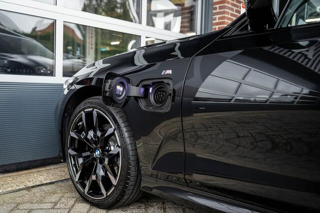 BMW 3-SERIE 330e xDrive M Sport LCI | Facelift | Shadow | Trekhaak | Widescreen | Hifi | Camera | 19' inch |