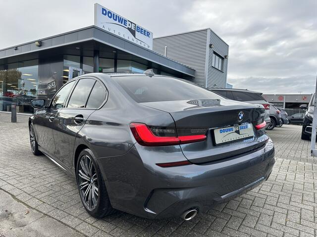 BMW 3-SERIE 330i M Sport Trekhaak | Camera | HiFi | Stoelverw.