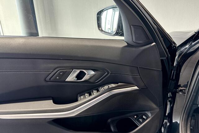 BMW 3-SERIE Touring 320e | M Sport | Glazen Panoramadak | Stoelverwarming | Comfort Access | HIFI |